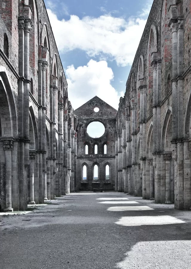 L'abbazia di San Galgano vicino Siena